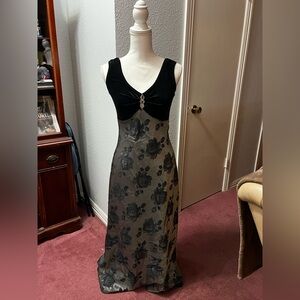 La Belle Vintage Black and SilverDress